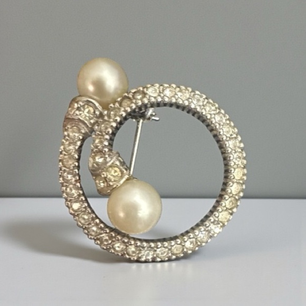 Elegant Silver Rhinestone and Pearl Brooch